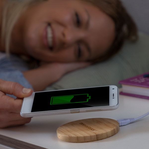 Bambusová bezdrôtová nabíjačka InnovaGoods